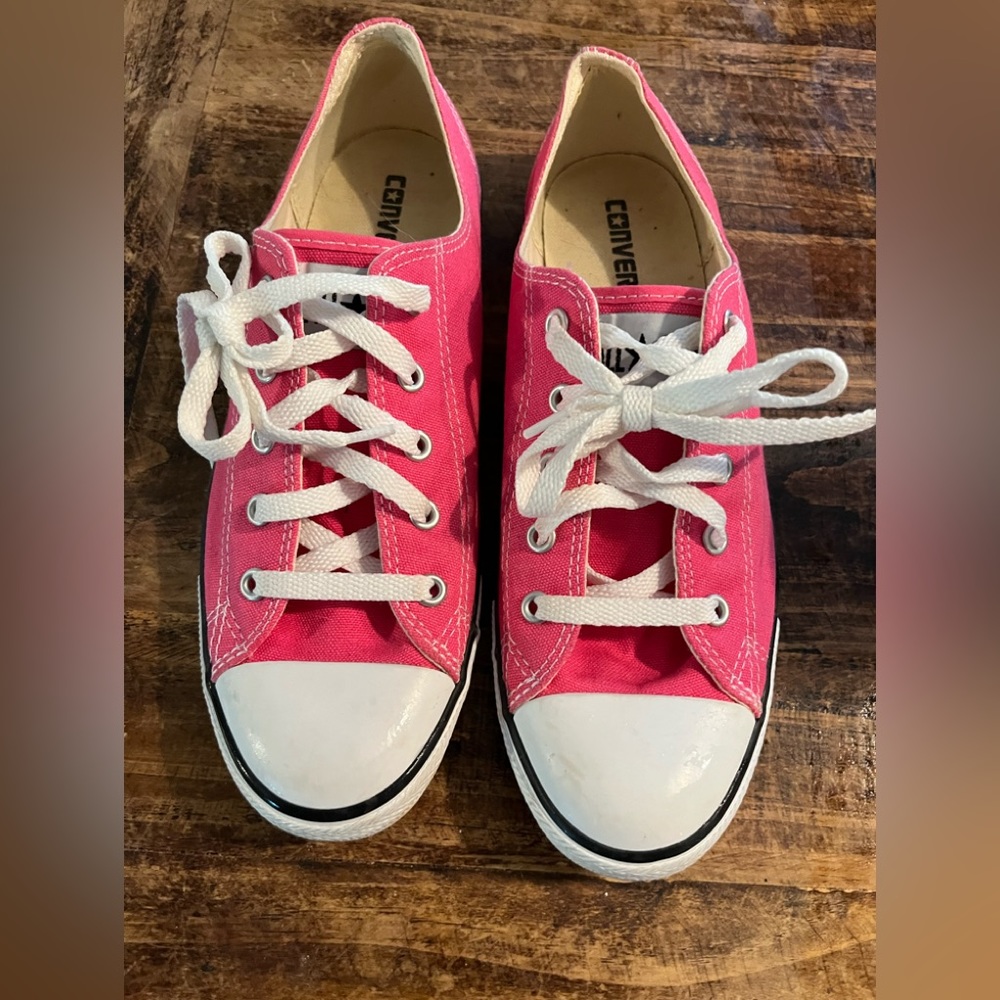 Super cute pink converse 9.5